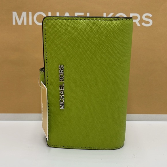 Michael Kors Medium Saffiano Leather Wallet
Lime
NWT - Picture 11 of 16